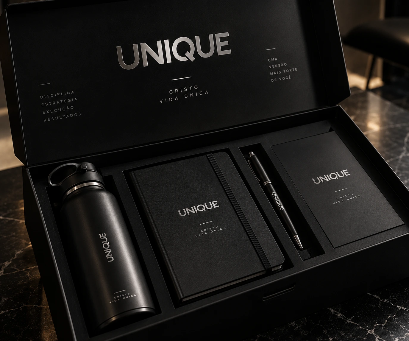 Kit exclusivo UNIQUE: caixa personalizada, garrafa, carta e caderno